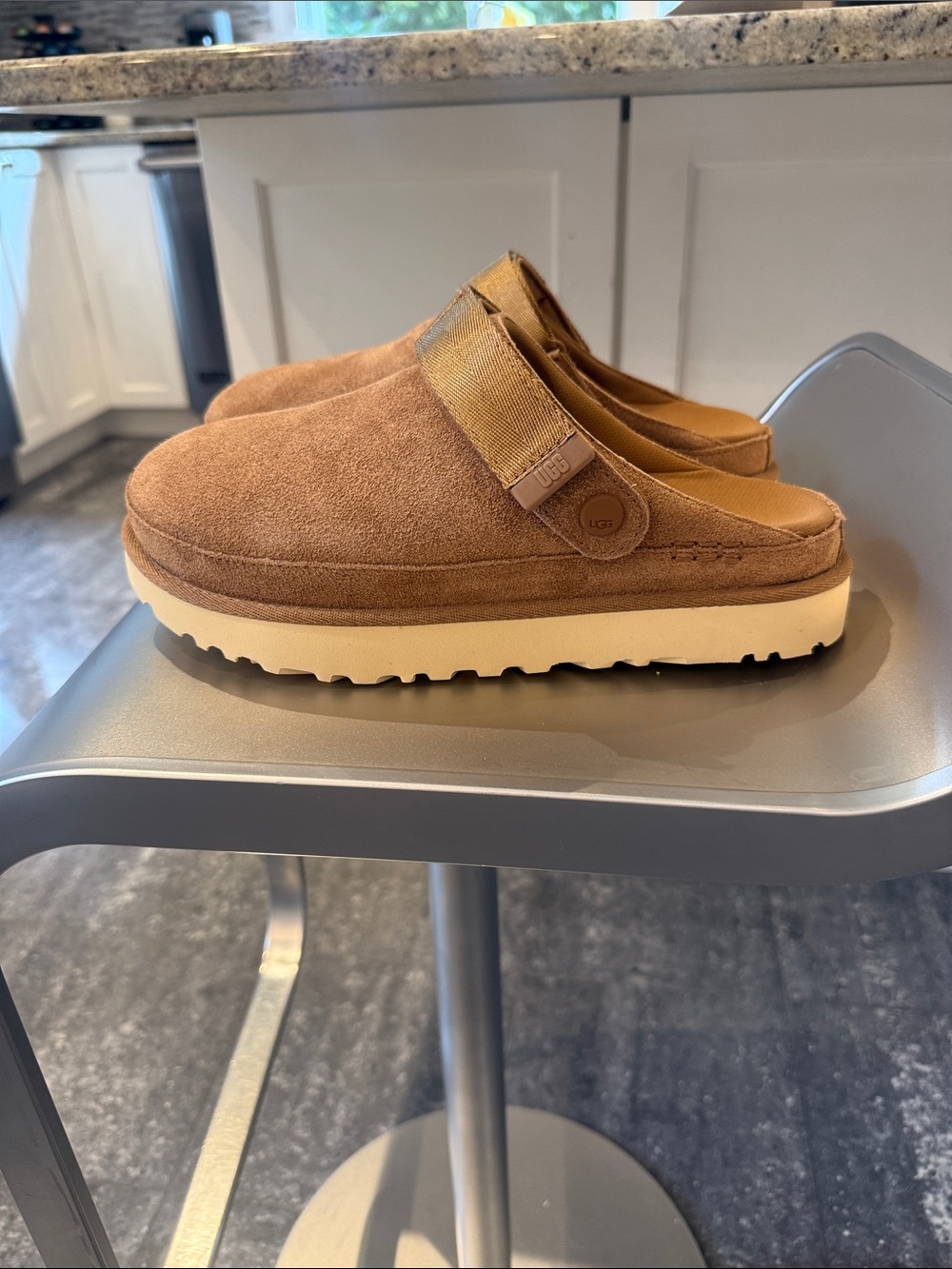 NIB UGG Goldenstar Chestnut Brown Suede Clogs